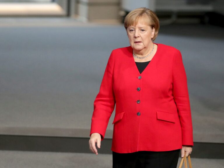 Меркел и покрај тоа што била со телохранител, била ограбена во маркет – и го украле паричникот
