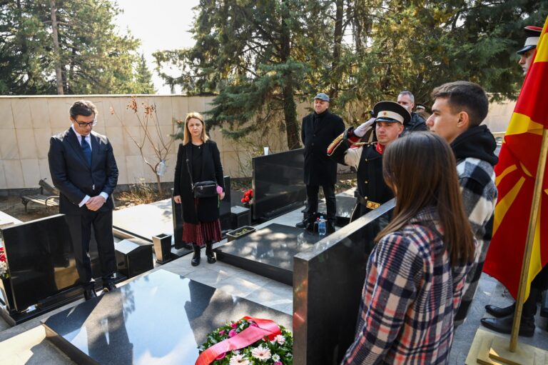 Пендаровски положи цвеќе на гробот на претседателот Борис Трајковски