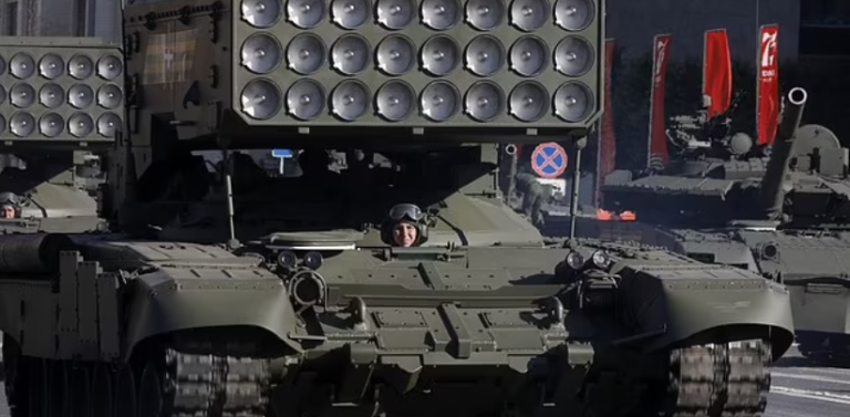 (ВИДЕО) TOS-1 Buratino- Путин стави во употреба термобарични ракети