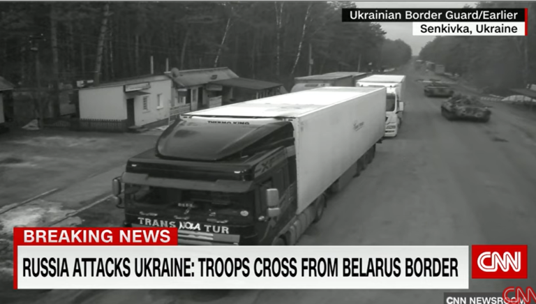 (ВИДЕО) Руски воени возила ја преминуваат граница од Крим – Украинската гранична служба објави видео