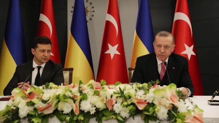 Ердоган во разговор со Зеленски порачал дека вложуваат напори што поскоро да се прогласи примирје