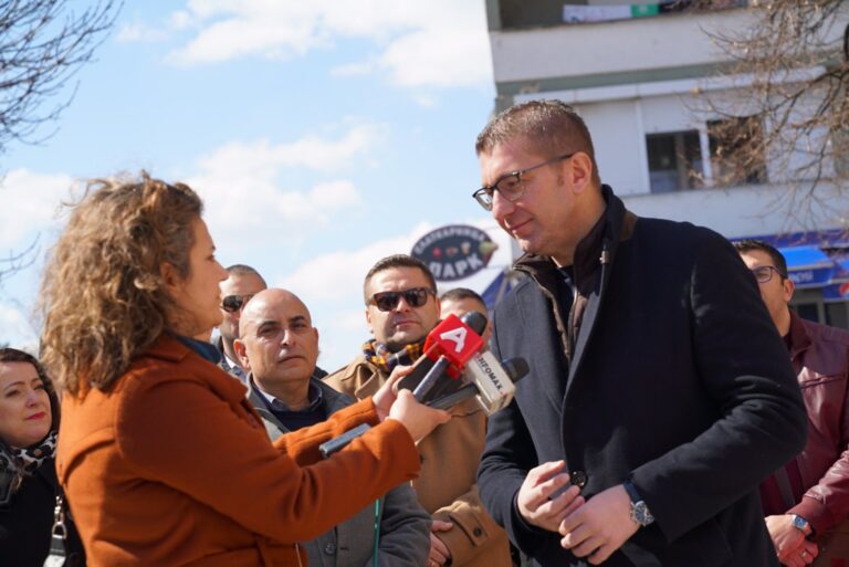 Мицкоски: Во Македонија има два паралелни света, едниот е реалниот во кој што граѓаните едвај врзуваат крај со крај, а другиот е на послушниците на заевизмот