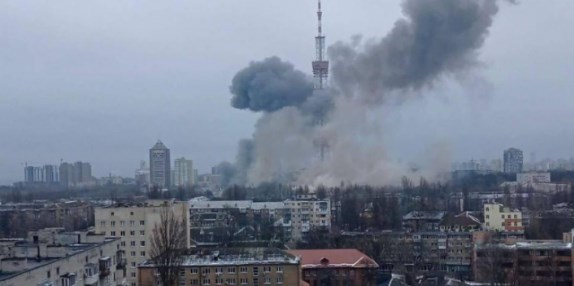 Има загинати и повредени во гранатирањето на телевизиската кула во Киев