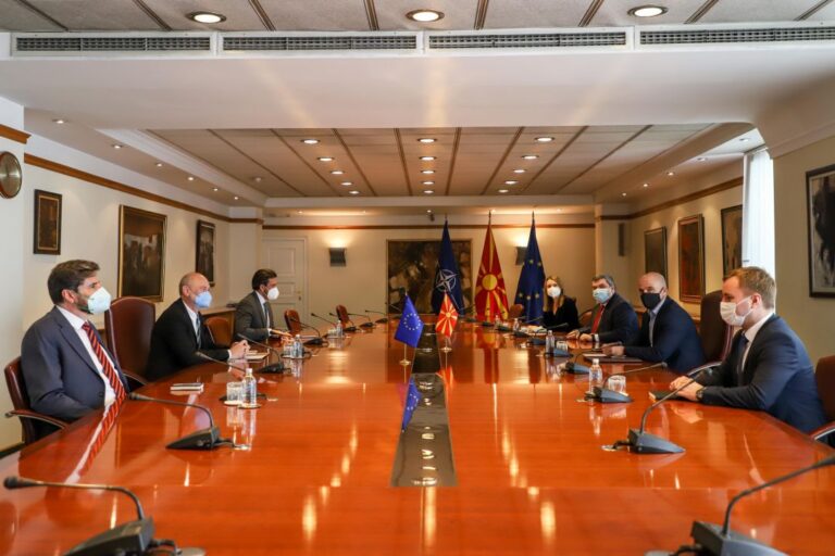 Средба на премиерот Ковачевски со амбасадорот Гир: Поздравени се политиките на Северна Македонија, на линија на Европската Унија