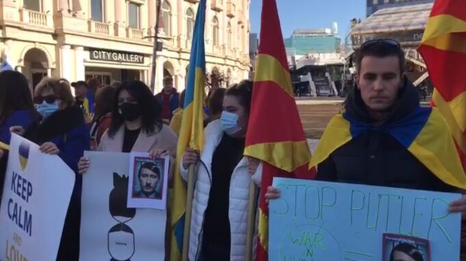 Денеска во Скопје протестен мраш против војната во Украина