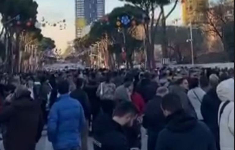 (ВИДЕО) Во Тирана започнаа протести против поскапувањето