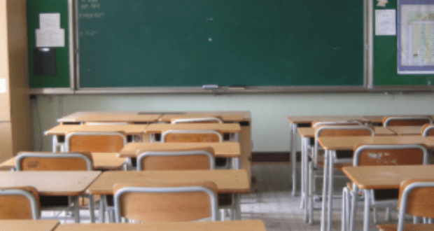 Македонија се празни – После распустот уште 50 училишни столчиња во Штип осамнаа празни