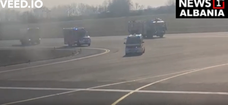 (ВИДЕО) Ужас на летот Виена – Тирана, авионот претрпел сериозен дефект, поради што морало принудно да слета