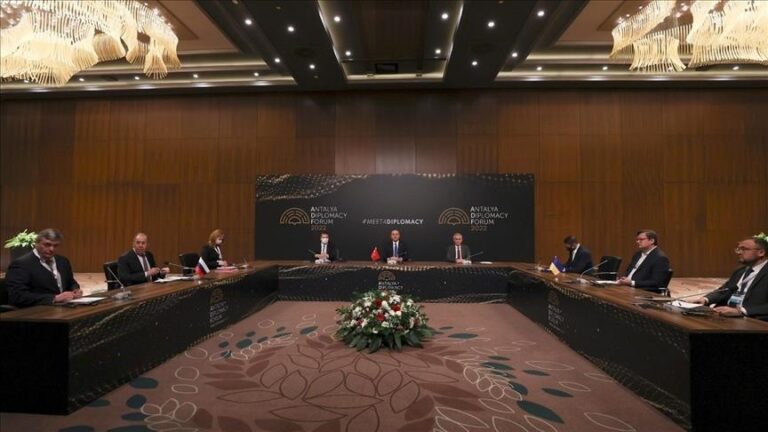 Започна трилатералната средба на министрите за надворешни работи на Русија, Украина и Турција