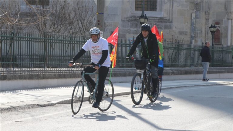 Велосипедистите кои тргнаа од Скопје кон Чанаккале во чест на загинатите херои стигнаа во Едрене