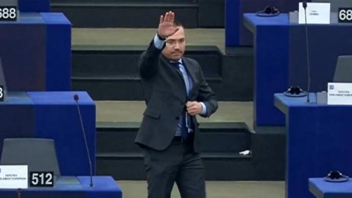 Џамбаски казнет од Европскиот парламент за нацистичкиот поздрав