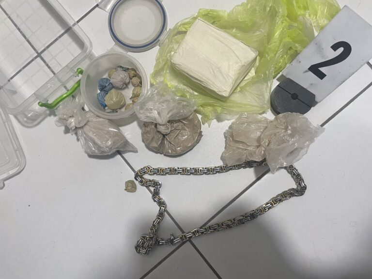 (ФОТО) Пронајдени околу половина килограм хероин, 100 грама кокаин во Тетово, приведен дилер