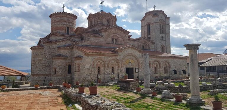 Нитката на Охридската Архиепископија, основачот на првата школа на Балканот, продолжувачот на мисијата на  глаголицата, македонскиот потсетник низ епохата на времето