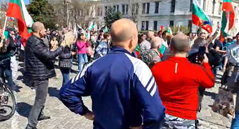 (ВИДЕО) Голем анти-НАТО протест во Софија, присутните бараат оставка од владата