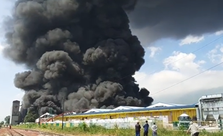 Поради пожарот квалитетот на воздухот во Тетово значително е влошен, учениците нема да имаат настава, Касами повика граѓаните да останат дома