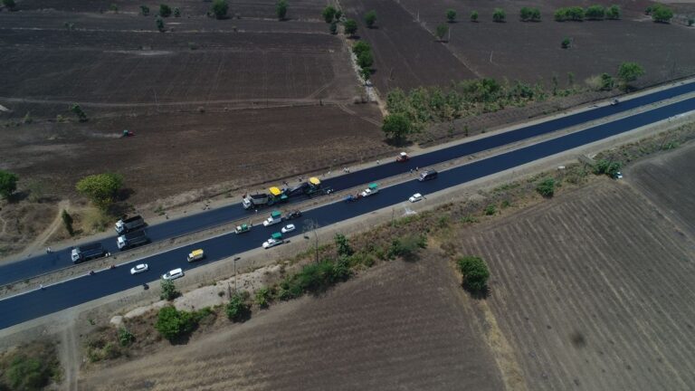 (ВИДЕО) Индијците изградија 75 километри автопат за пет дена