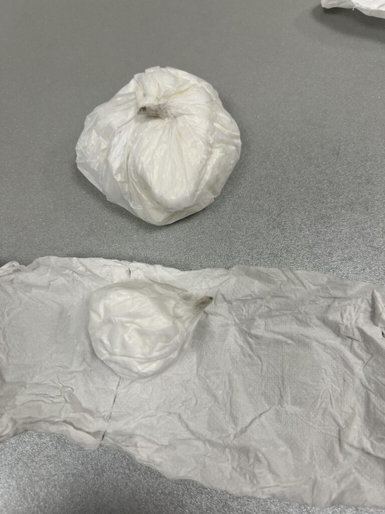 (ВИДЕО) Пронајден кокаин, приведен дилер на наплатната станица Сопот