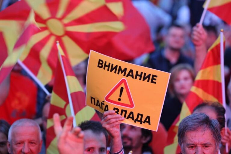ВМРО ДПМНЕ: Раскол во СДС, две фракции не можат да се договорат за началничкото место за внатрешна контрола во АНБ