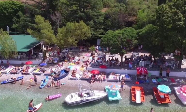 Битолчани се тепале на плажа во Охрид