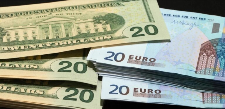Зошто доларот го надмина еврото?