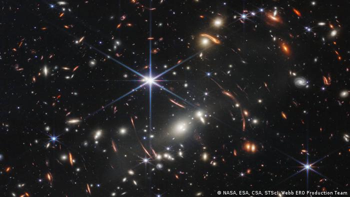 Фотографија на денот: Телескопот „Џејмс Веб“ ни ја долови галаксијата каква што била пред 13 милијарди години