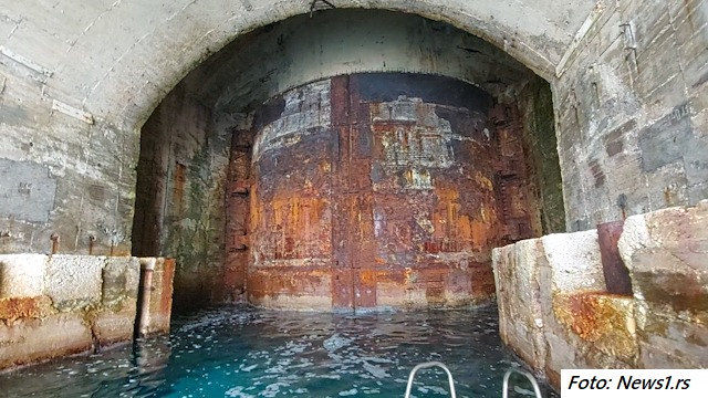 (ВИДЕО) Погледнете како изгледа бункер за подморници кој денес е туристичка атракција на Албанија
