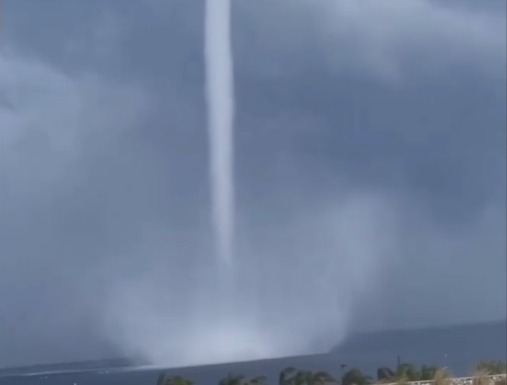 (ВИДЕО) Торнадо на Халкидики – спектакуларна појава на Егејско Море