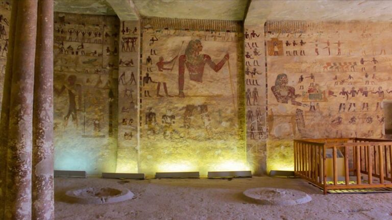Египет: Фасцинантни древни гробишта во селото Бени Хасан