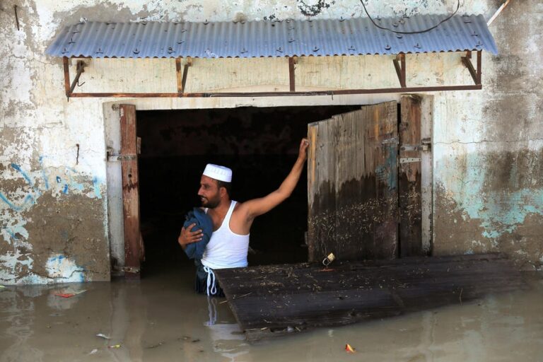 (ВИДЕО) Големи поплави во Пакистан, една третина од Земјата е под вода