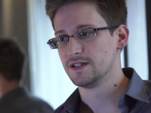Путин потпиша декрет: Сноуден доби руско државјанство додека Вашингтон го бара за шпионажа