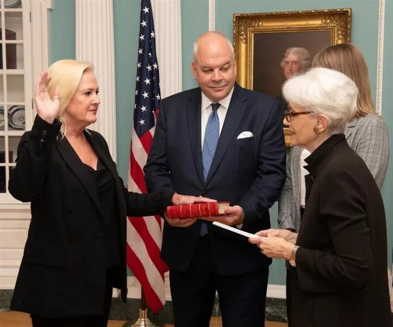 Новата американска амбасадорка во Македонија, Ангела Агелер и официјално положи заклетва