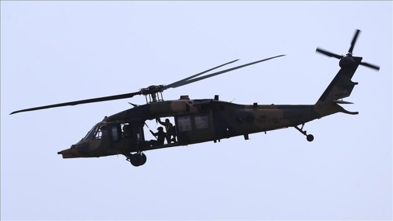 Турски воен хеликоптер принудно слета во северен Ирак: Седуммина спасени, едно лице исчезна