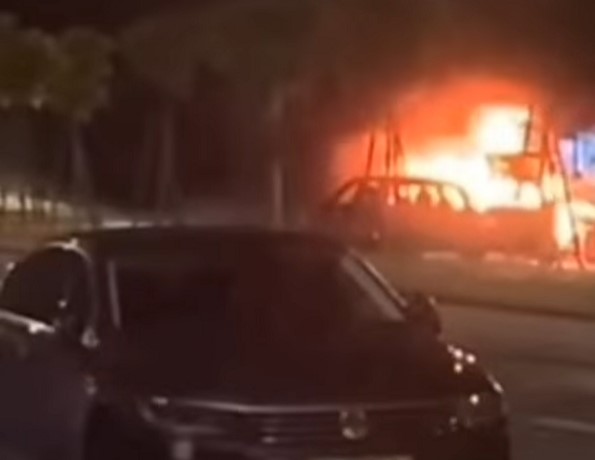 (ВИДЕО) Се запали автомобил во центарот на Скопје