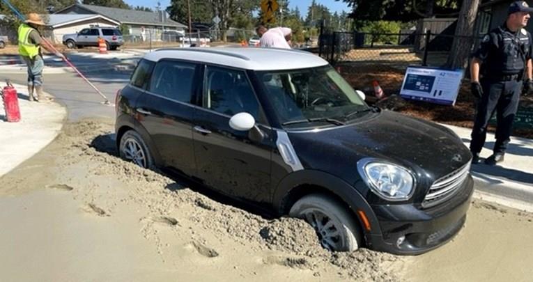(ФОТО) Мајка со дете и украден автомобил влетала во тазе поставен бетон