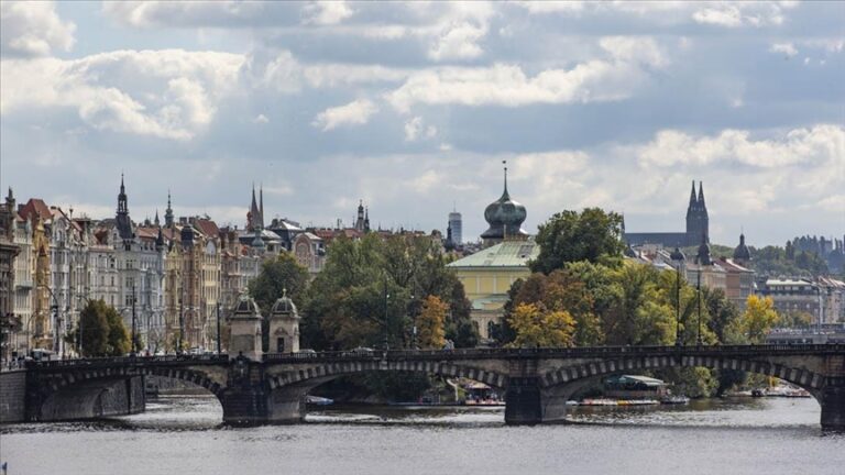 Прага – „срцето на Европа“, град во кој времето запира
