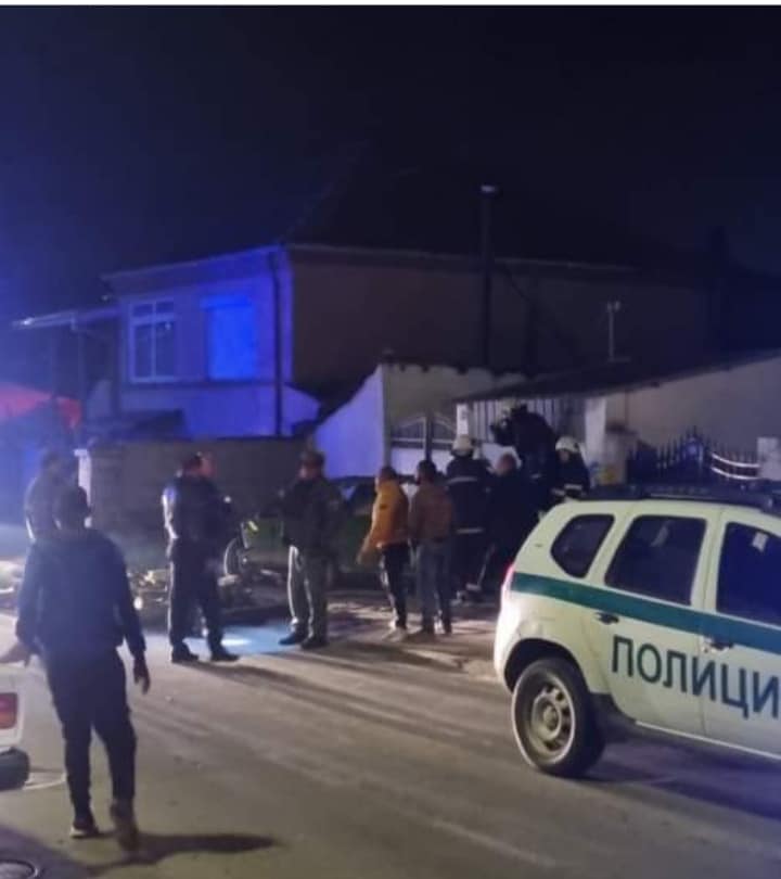 Во обид да избегаат со бесправно посечена дрвна маса, дрвокрадците влетале во куќа во Прилеп