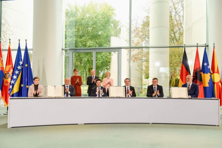 Ковачевски и лидерите од Западен Балкан во Берлин потпишаа три договори за мобилност за забрзан регионален економски раст и развој