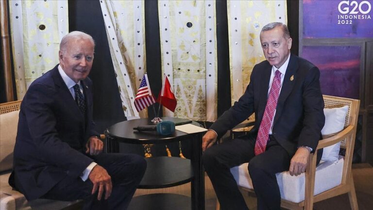 Самитот на Г-20 во Индонезија: Ердоган се сретна со американскиот претседател Бајден