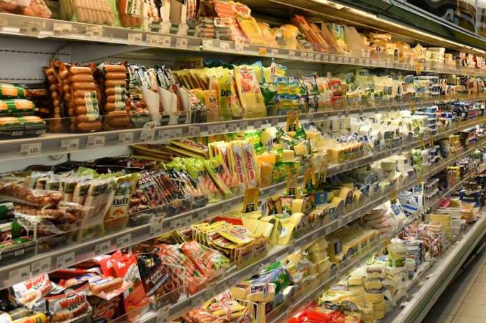 Храната на берзите поевтинува, во Македонија цените растат
