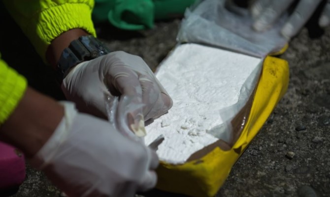 Сокриле кокаин во бетонски плочи,уапсена балканска дилерска група во акција на српската полиција и Европол