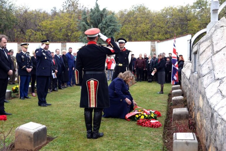 Петровска: На британските воени гробишта во Скопје оддаваме почит на сите паднати борци во сите војни