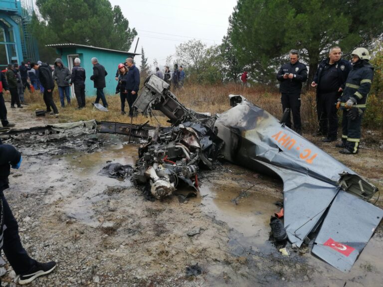 Туркије: Две лица загинаа при пад на авион за обука во Бурса