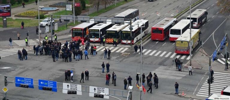 Приватните превозници во нова блокада на Скопје