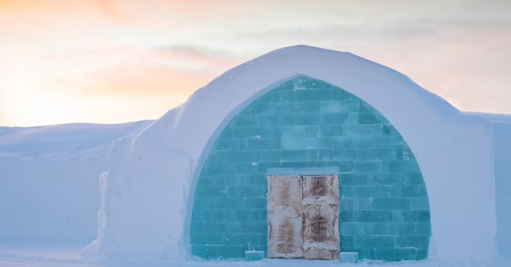 (ФОТО) Отворен ледениот хотел во Шведска, во собите се спие на -5 степени