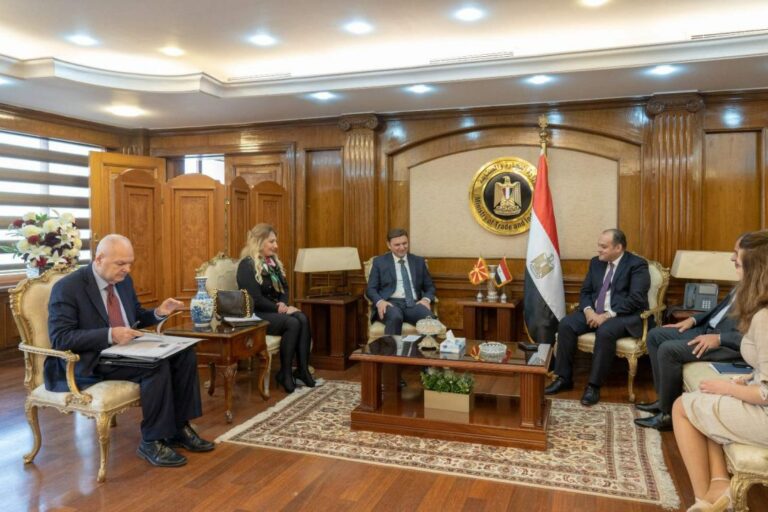 Османи на средба со министерот за трговија и индустрија на Египет, Салех