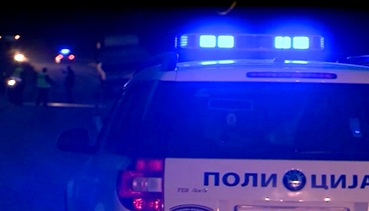 12 момчиња од Скопје, од кои десет се малолетни со тврди и остри предмети нападнале врсник под мостот „Гоце Делчев“