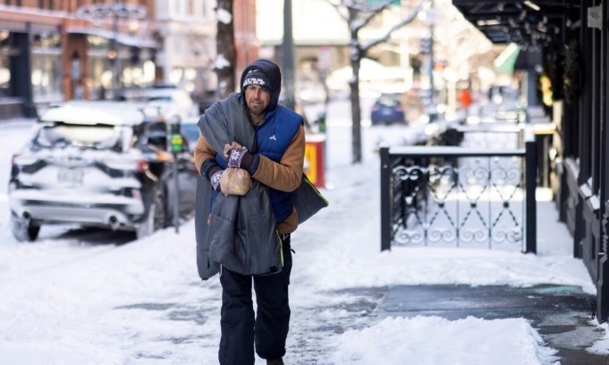 Во САД 26 загинати во ледената бура, неколку десетици илјади без струја