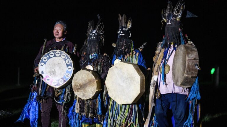 Перуански шамани добиле визија за време на ритуал па обелоденија кога ќе заврши војната во Украина