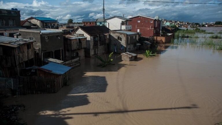 Бурата Ченесо одзеде три животи на Мадагаскар