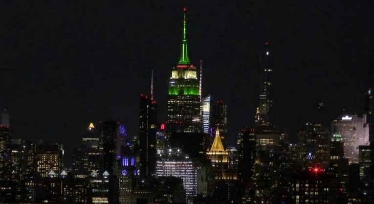 Жителите на Њујорк лути од она што се појави во Емпајер Стејт Билдинг